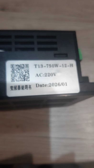 Честотен преобразовател от 220 волта на трифазен ток