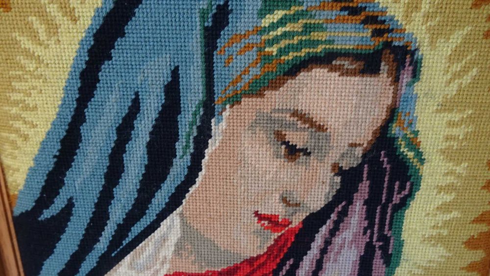 Гоблен  „Богородица “, ръчно изработен, едър бод, дебел вълнен конец.