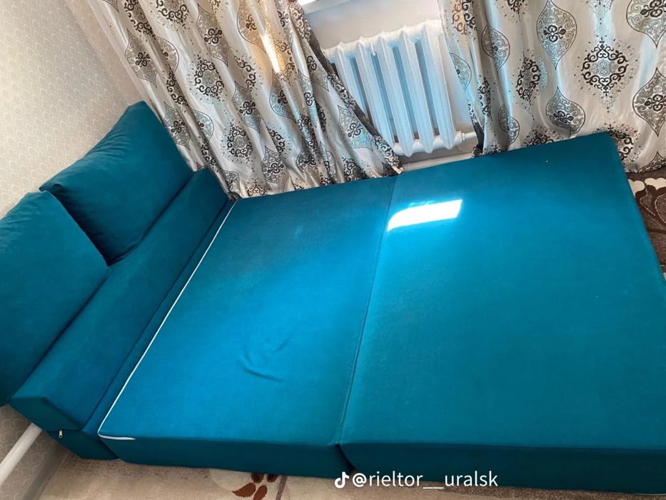 Безкаркасный диван