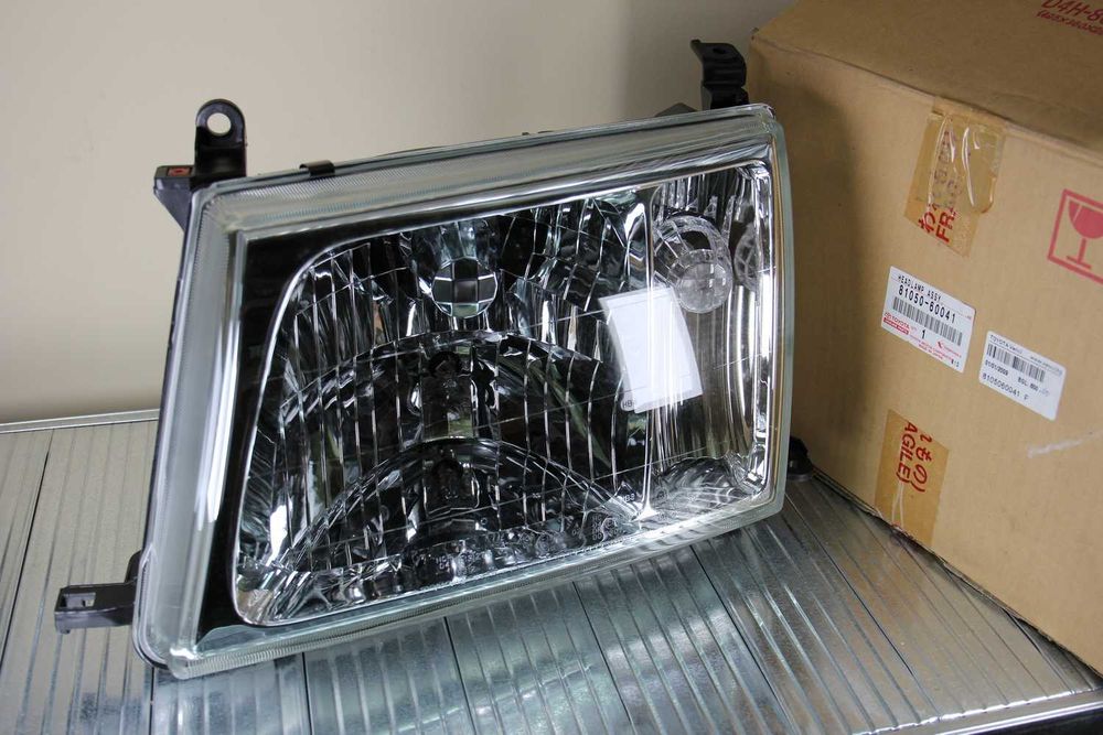Оригинален ляв фар Toyota Land Cruiser 98-2009