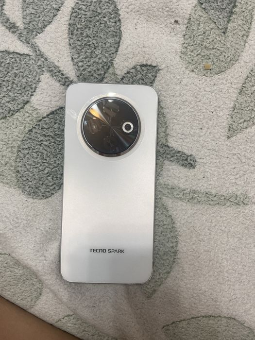 Телефон Tecno Spark 30c