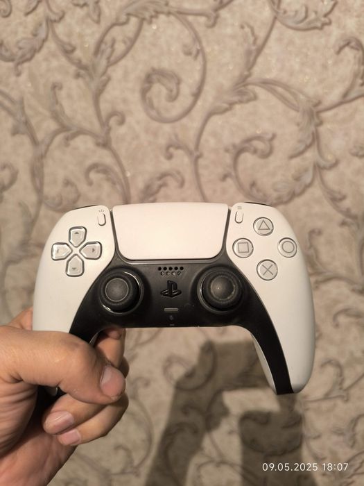 Продам джойстик на PS 5 огигинал