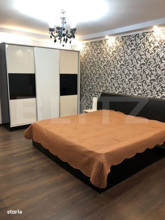 Doua case, spatiu comercial, casa tip pensiune Goicea Dolj