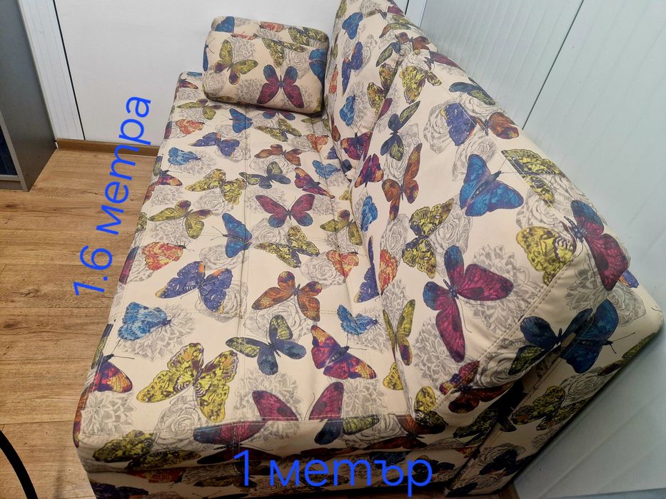 Поръчков диван с пеперуди