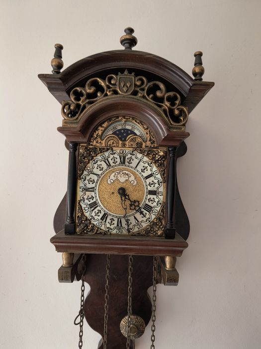 Ceas de perete Wuba.