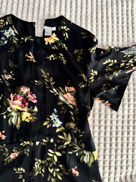 Рокли на цветя в черно