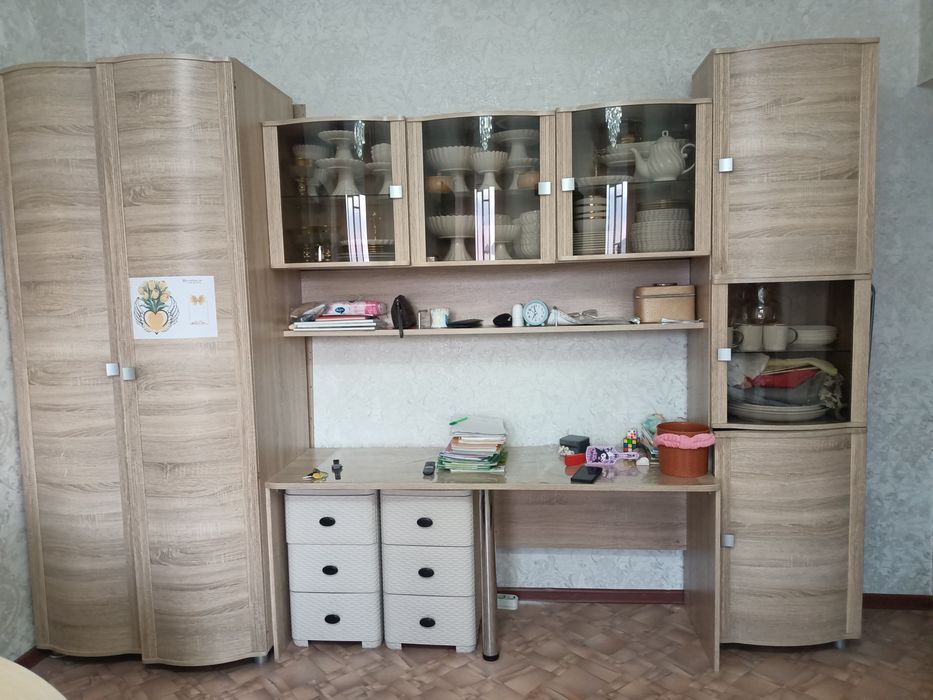 Продам горку для гостиной