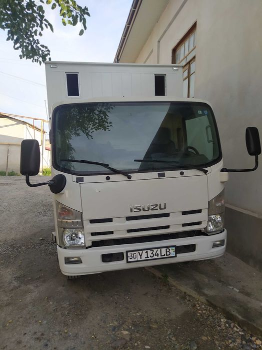 Isuzu furgon CNG NPR82