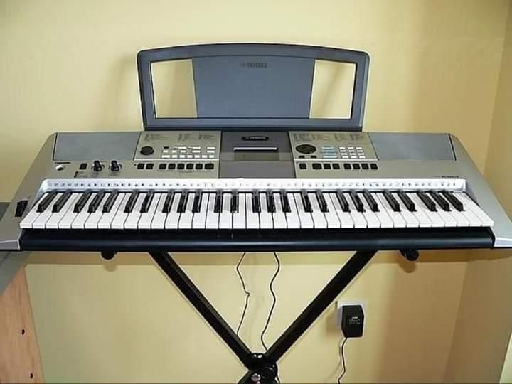 Продам синтезатор Yamaha