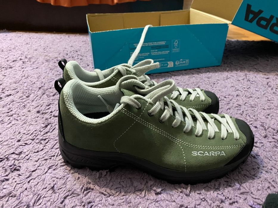 Vând adidași scarpa