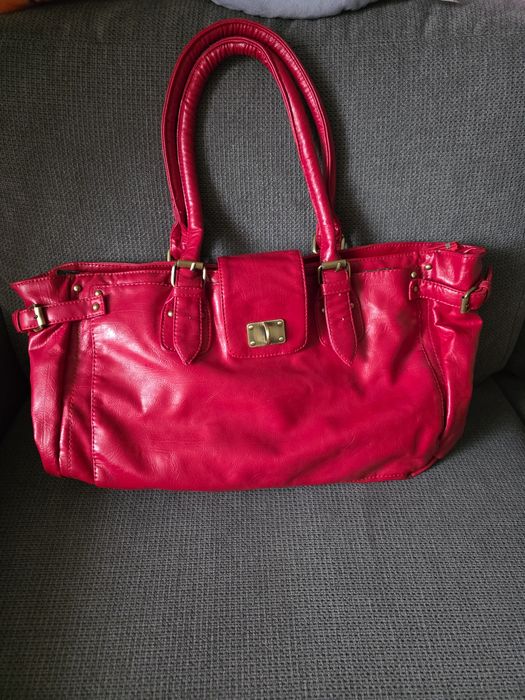 Geantă roșie nouă