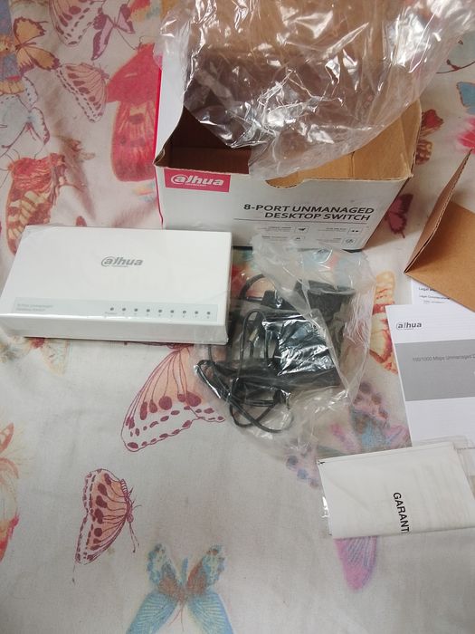 Продам настольный коммутатор с 8 портами