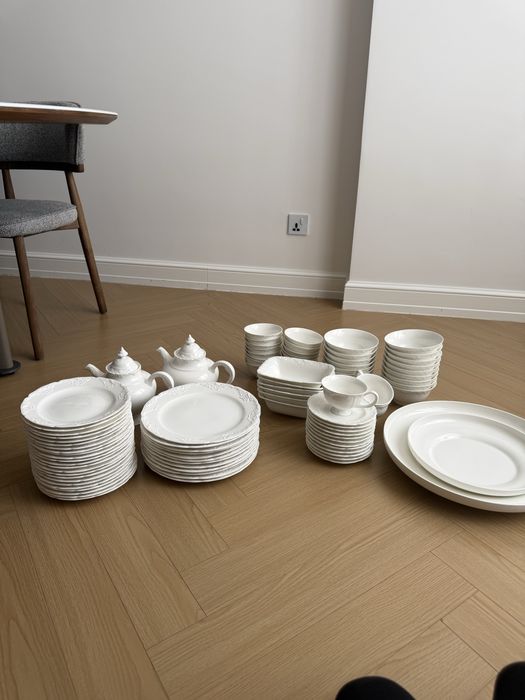 ПРОДАЮ СЕРВИЗ на 12 песон