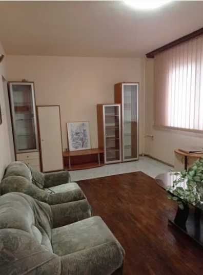 Дава се под наем Тристаен апартамент в Пловдив, Център - 90 кв.м за 346.8 € - Снимка #1