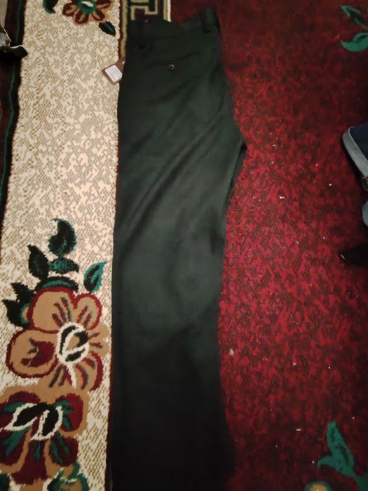 Qishga kiyishga ichi mexli yangi shim sotiladi