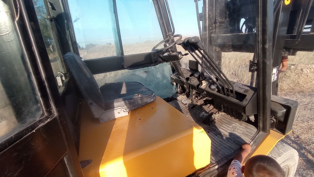 Срочна продам вилочны погрузчик  БОСС