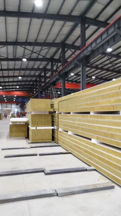 Тёплые и прочные сэндвич-панели для строительства