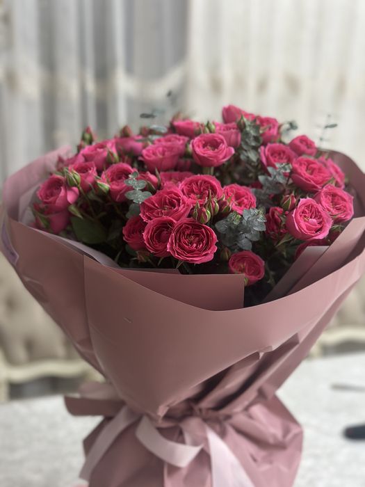 Розовый букет роз