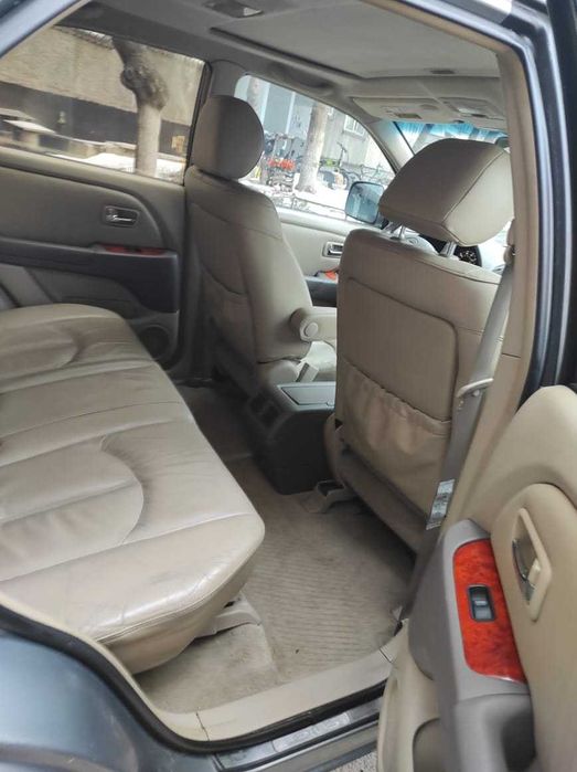 автомобиль Лексус RX300