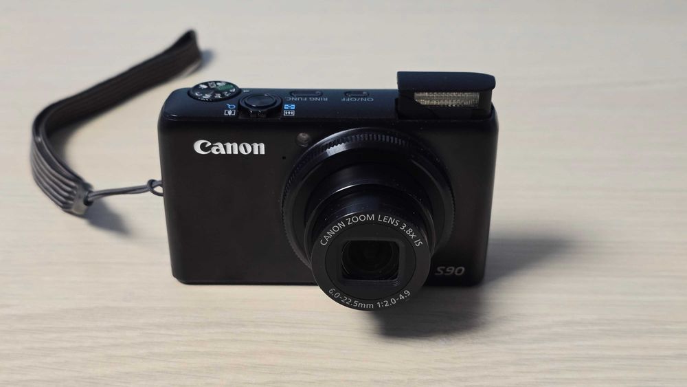 Canon PowerShot S90
