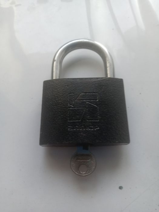 Продаю навесной замок