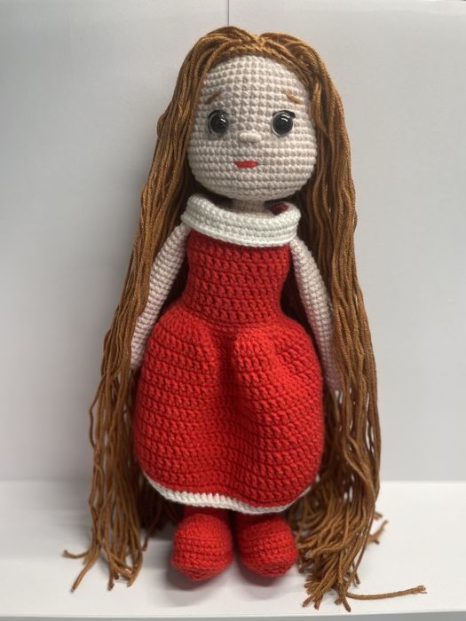 Păpușă Amigurumi croșetată manual