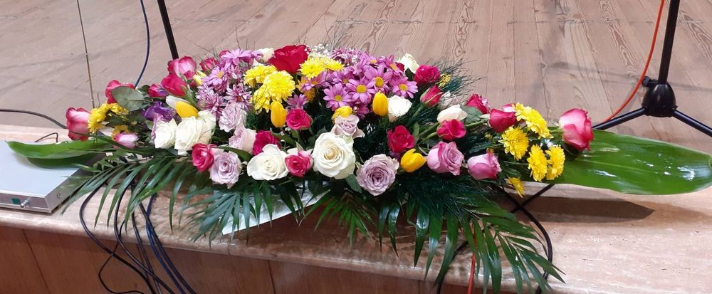 Цветя, букети, аранжировки, венци в град Пещера