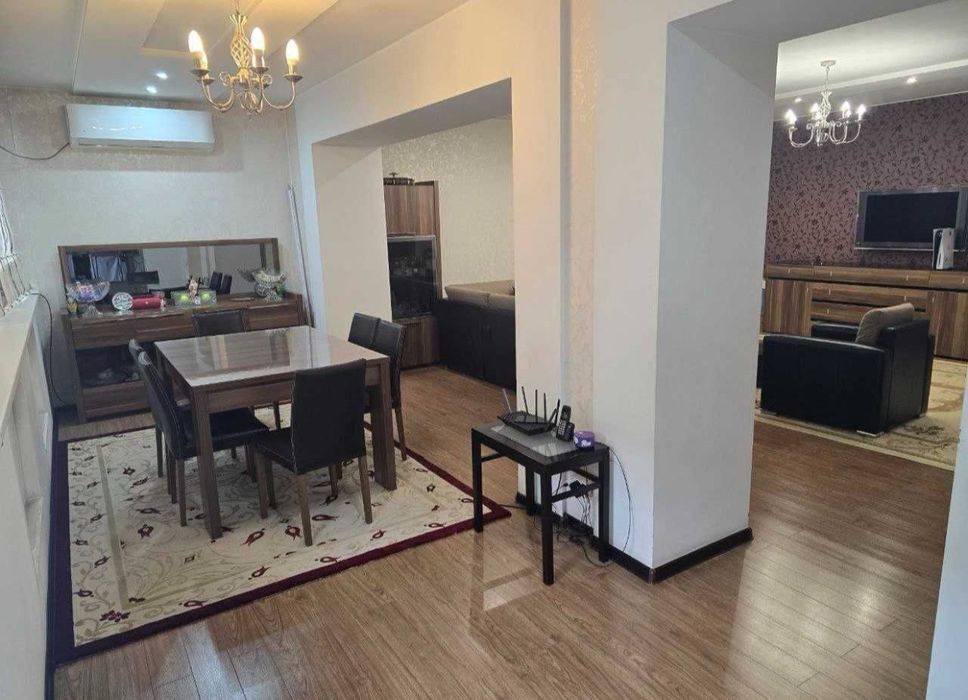 Ор-р Ул.Садык Азимова Мирабад центр, большая квартира 7 комнат 169м²
