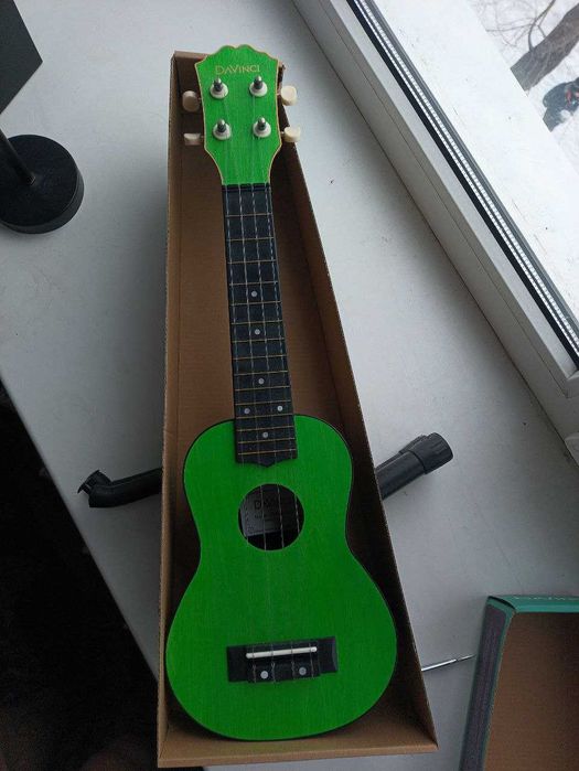 Продам укулеле .