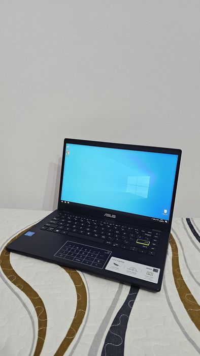 Laptop Asus de office, SSD, ecran FHD, ca nou cu baterie noua