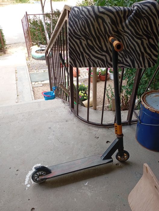 Продаю самокат два колеса