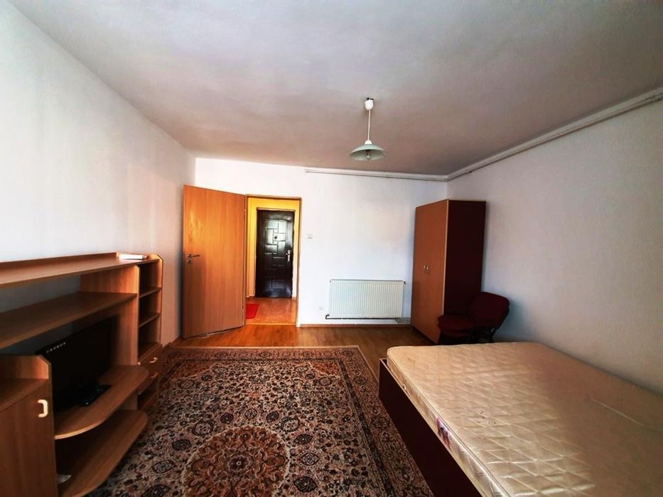 Inchiriat garsoniera decomandata ,etaj 3, centrala proprie