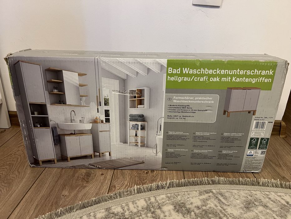 Елегантен Шкаф за Баня