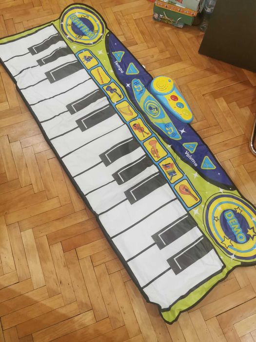 детско пиано килимче ,Winfun John Lewis Giant Piano Step To Play