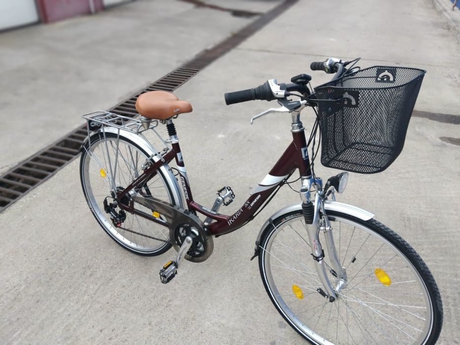 Vând bicicleta din aluminiu pentru damă