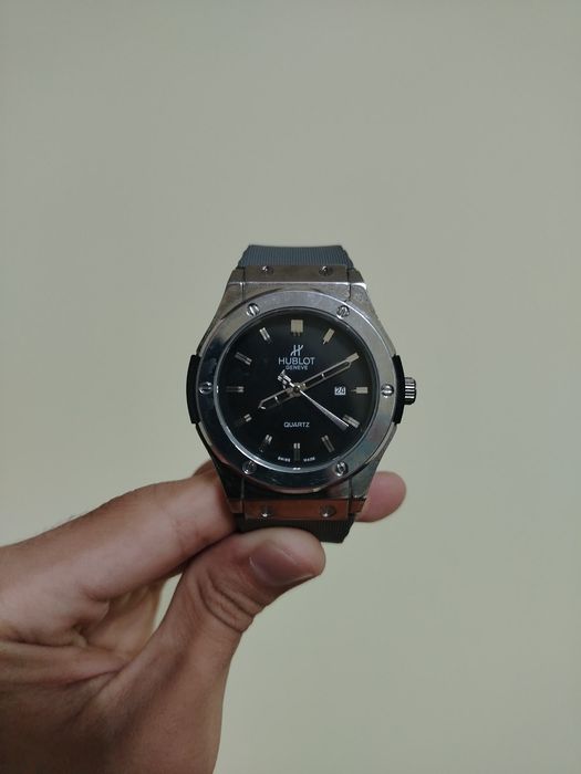 kulrang soat va smart watch sotiladi holati : yangi narxi 99 $