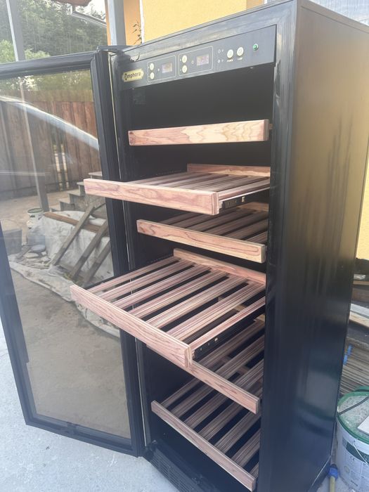 Хладилна витрина за вино