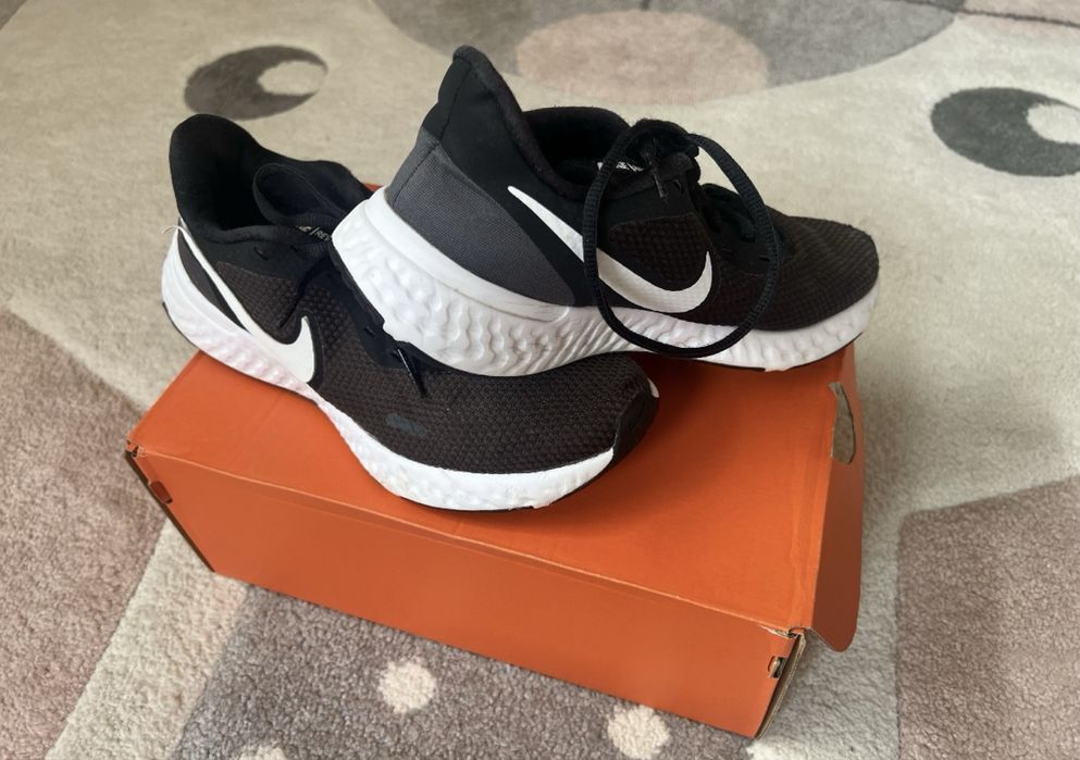 Унисекс маратонки Nike Revolution 5