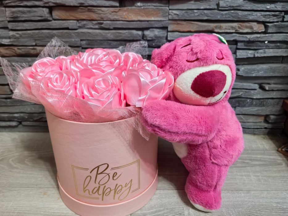 Аранжировки различни видове и великденски венец