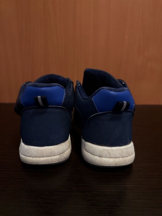 Продам кроссовки демисезонные 26 р