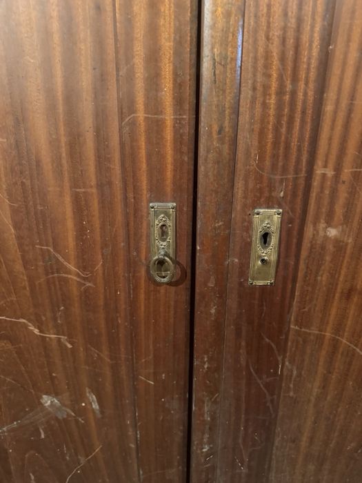 Два броя ретро гордероби.