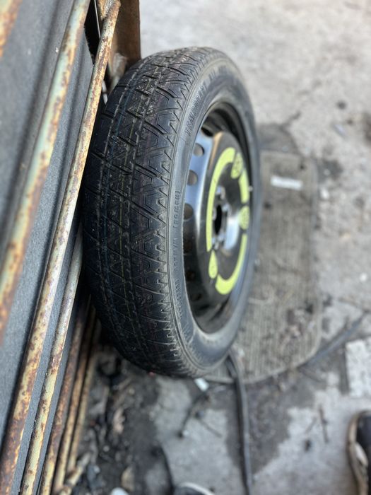 Патерица Мерцедес Е клас W212 / Резервна гума