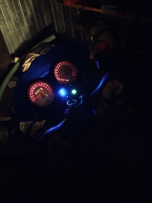 Vând  sau schimb honda hornet