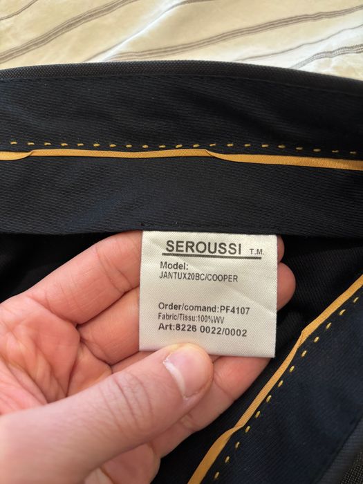 Costum seroussi marimea 54. Editie limitata. Nou