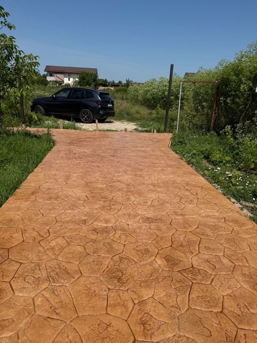 Beton amprentat decorativ,beton periat, beton simplu, tencuiala amprentata, fațade, garduri  socluri amprentate