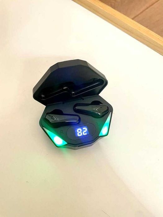 TWS Безжични Стерео Слушалки с LED дисплей