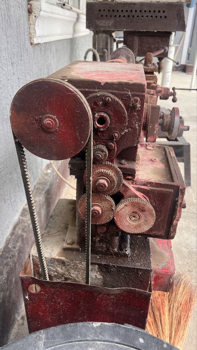 Токарный станок токарь