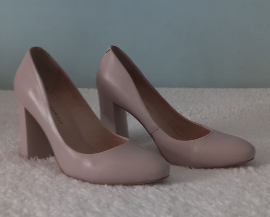 ТУФЛИ на 35-36р, беж.цвет..