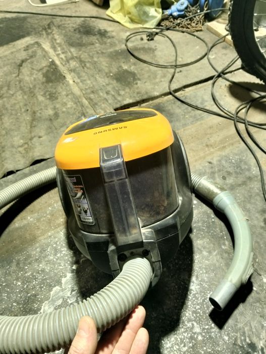 Продам пылесос .