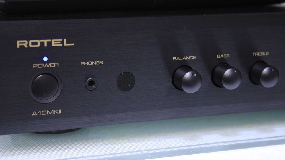 Amplificator Rotel A-10MK2.
